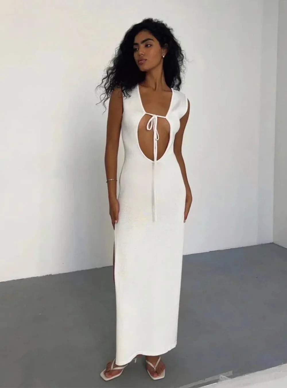 Elegant Backless Sleeveless V-Neck Maxi Dress with Knit Hollow Out