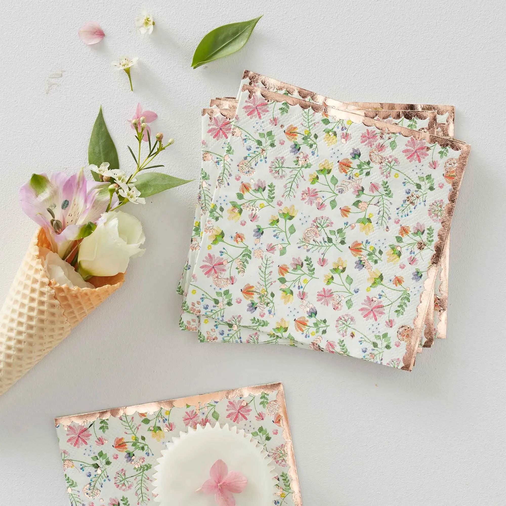 Ginger Ray Ditsy Floral Napkins - Beverage 16 Pkt