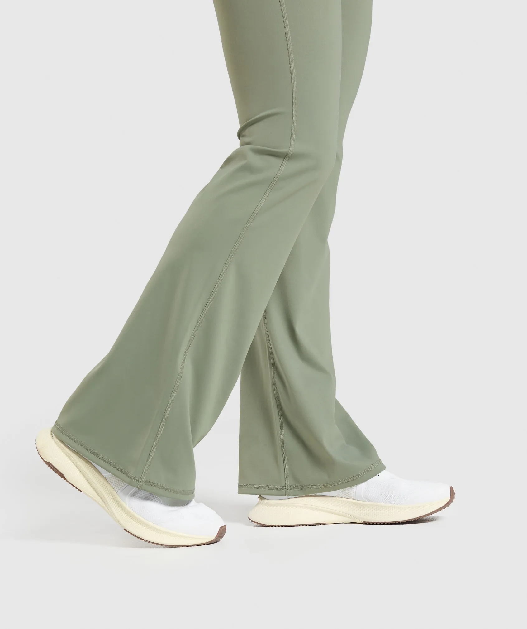 Gymshark Elevate Flared Leggings 2.0 - Unit Green