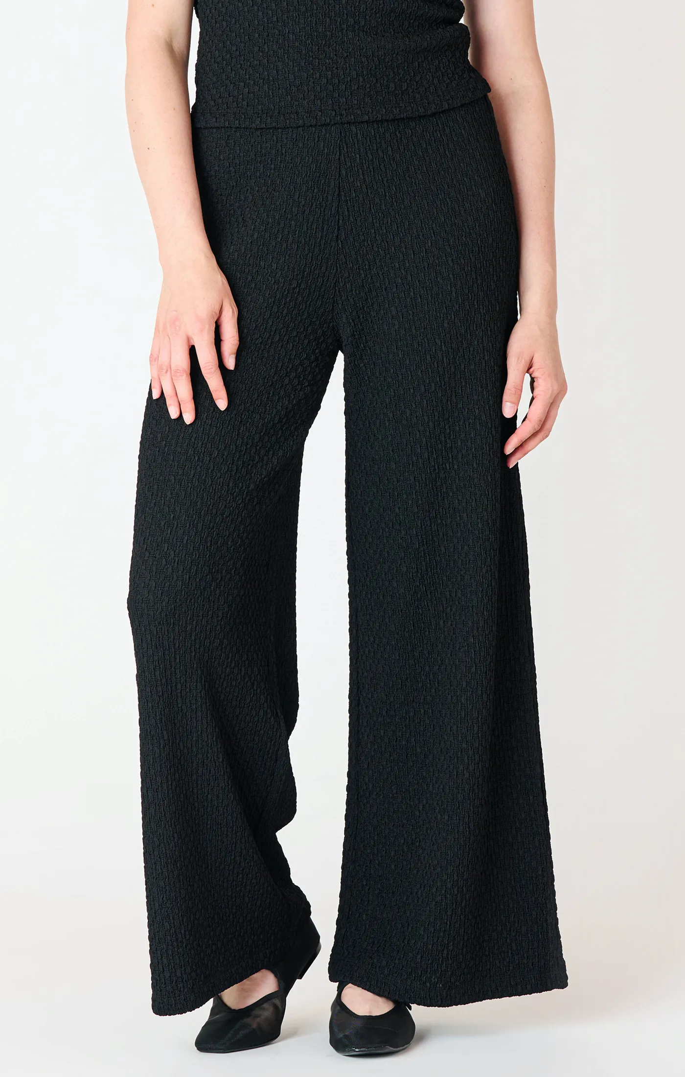 Textured Flowy Wide Leg Pant | Black
